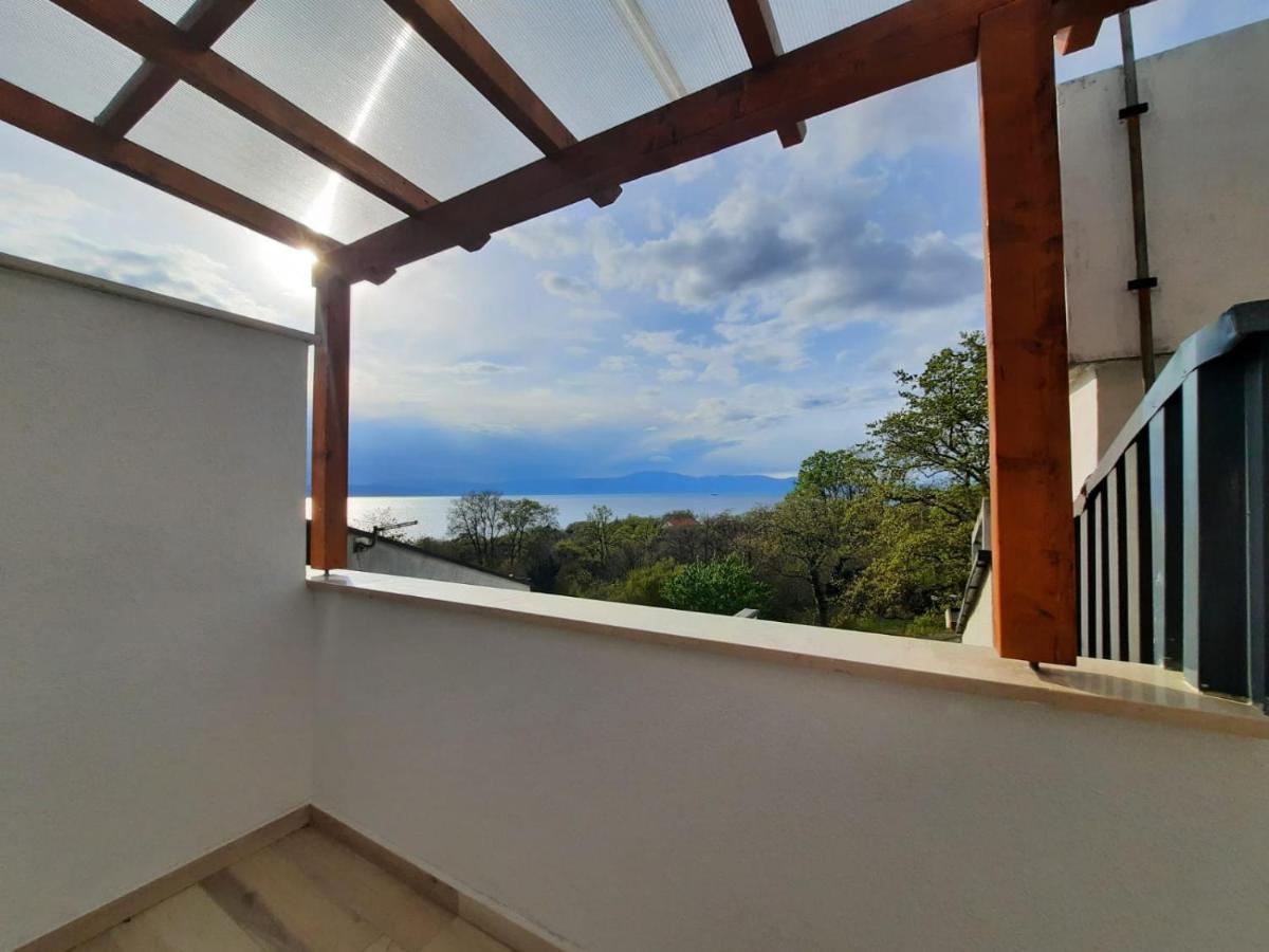 Njivice, Otok Krk, Apartman Dora Exterior photo
