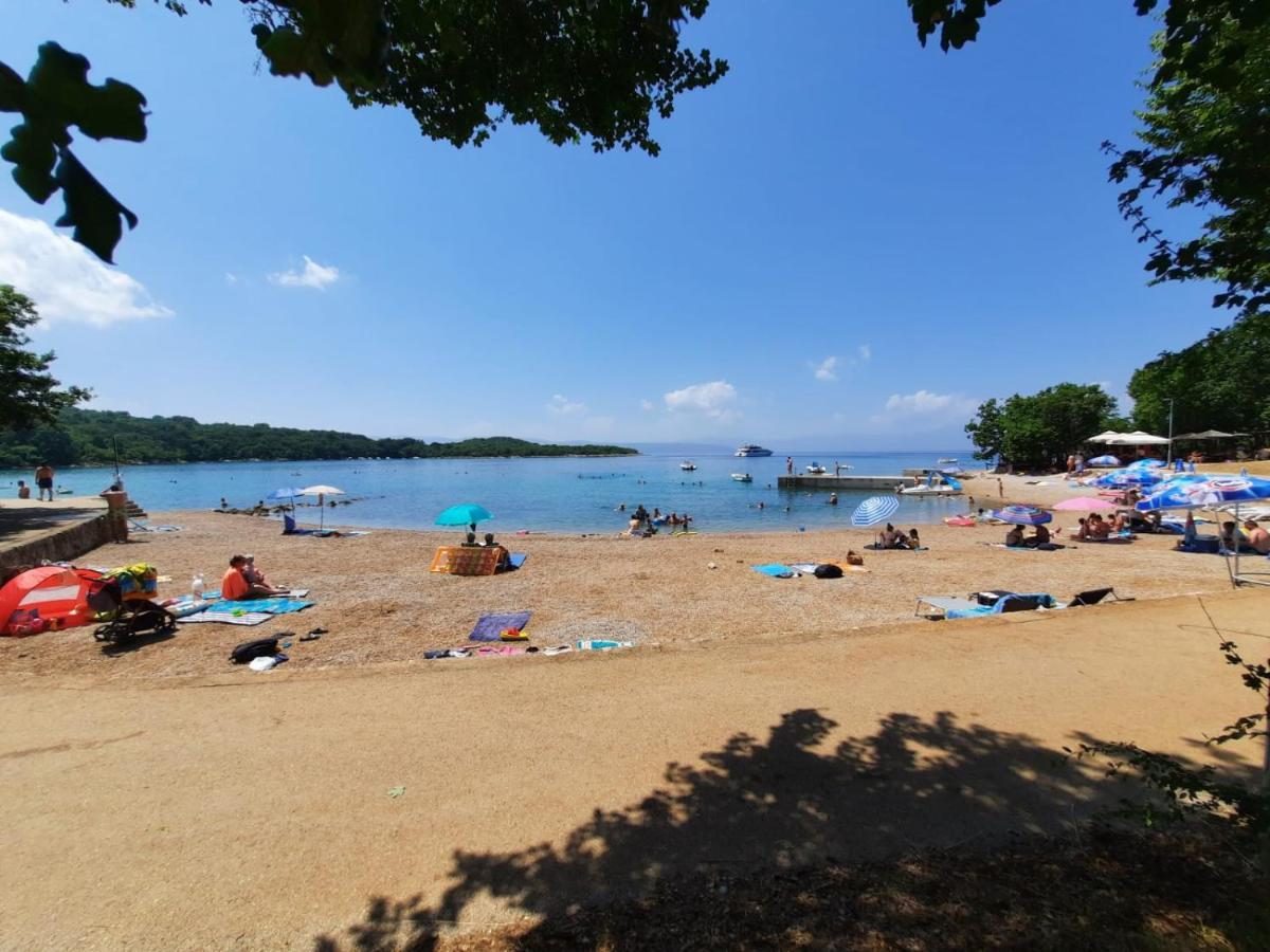 Njivice, Otok Krk, Apartman Dora Exterior photo